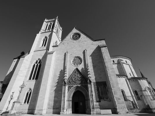 La Cathédrale Saint-Caprais d’Agen…