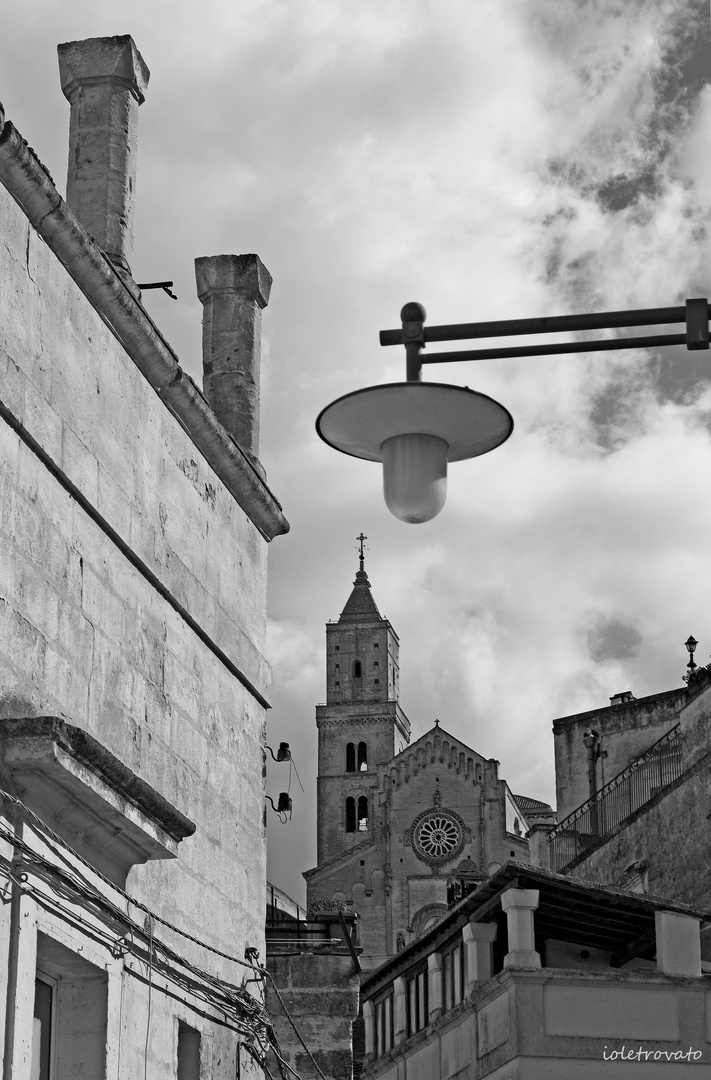 La cattedrale domina i Sassi di Matera