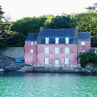 La célèbre maison rose en quittant le port de Conleau à Vannes(Morbihan)