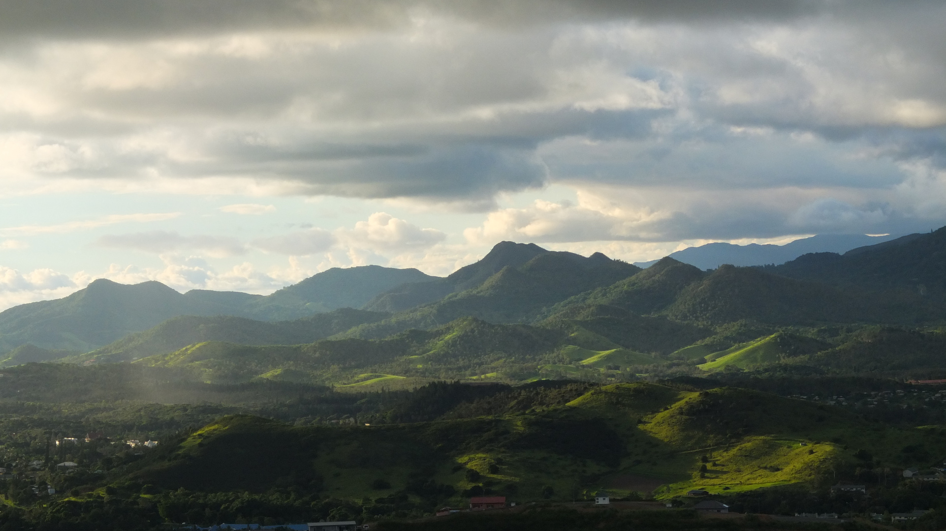 La chaine de montagnes en Nouvelle-Calédonie