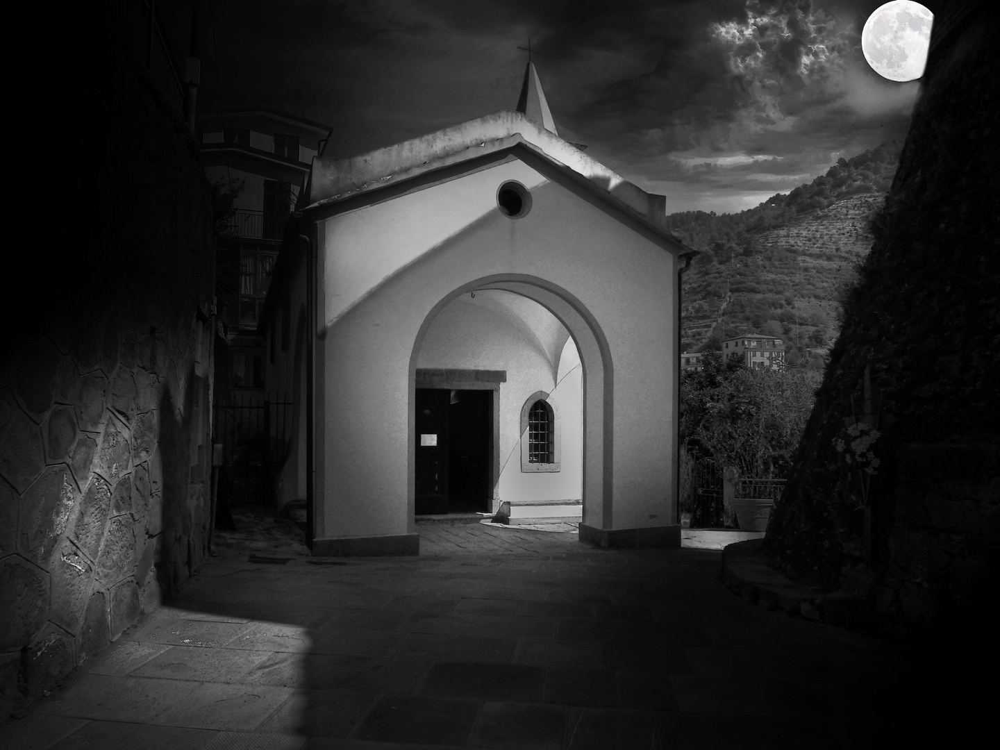 La chapelle au clair de lune