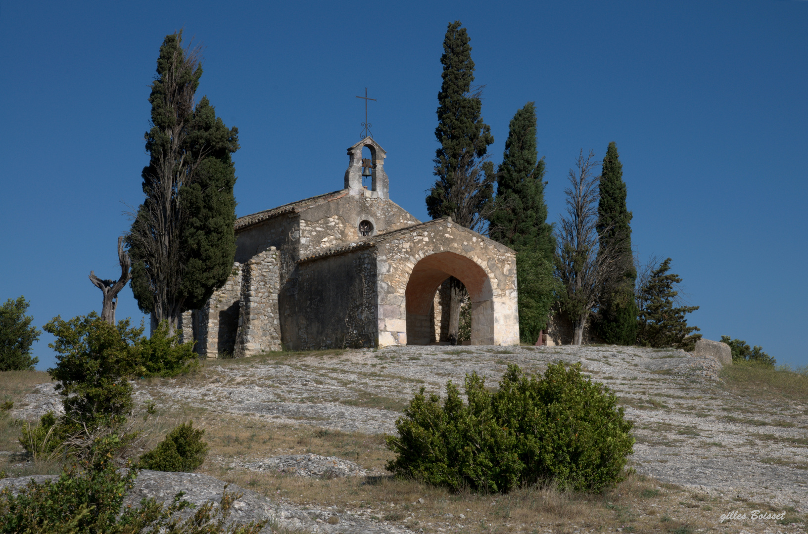 la chapelle dans les Alpilles