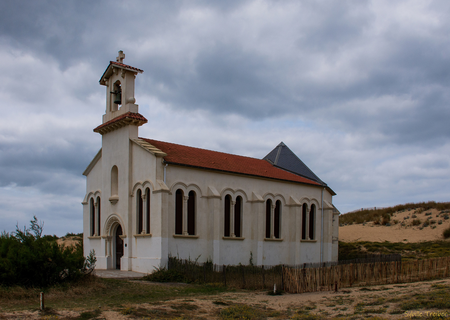 La chapelle dans les dunes