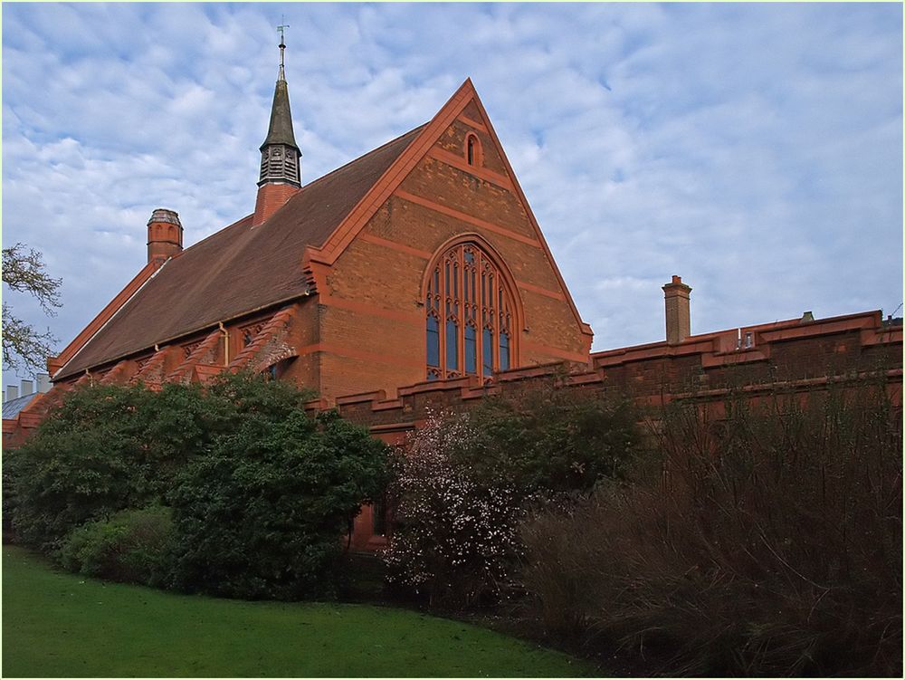 La Chapelle de Girton College vue de la première cour  --  Cambridge