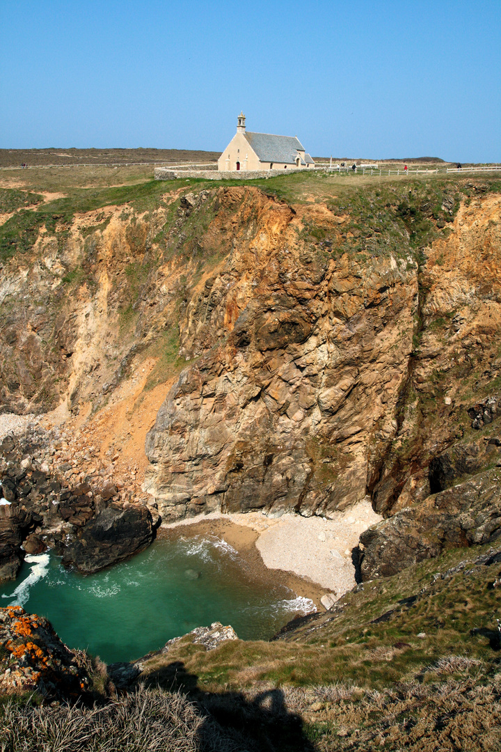 La chapelle face à la mer