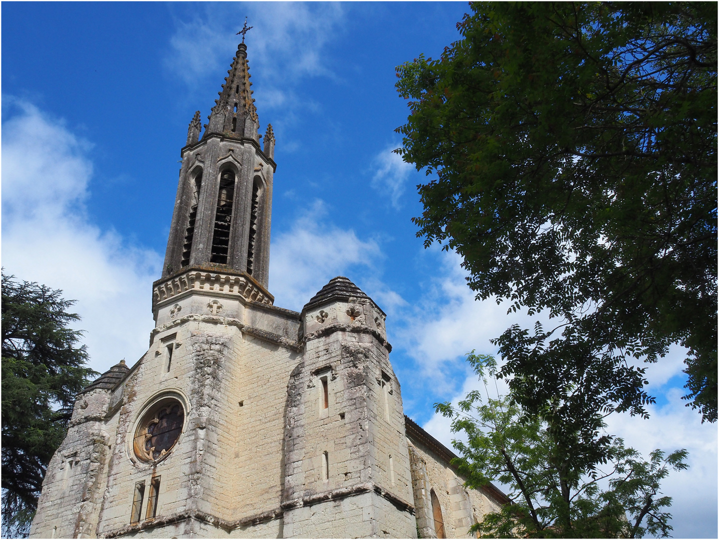 La Chapelle NotreDame d‘Esclaux à SaintMézard (Gers) photo et image