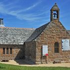 la chapelle sous le beau ciel bleu!