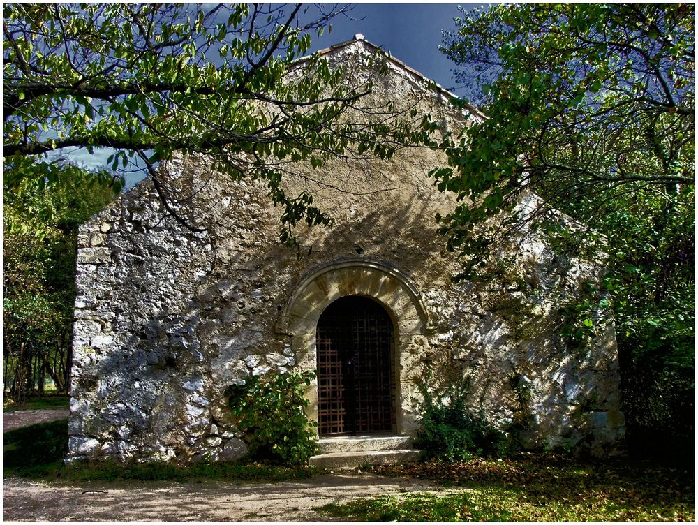 La chapelle sous les arbres