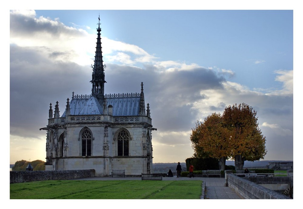 La chapelle St HUBERT et .... LEONARD DE VINCI