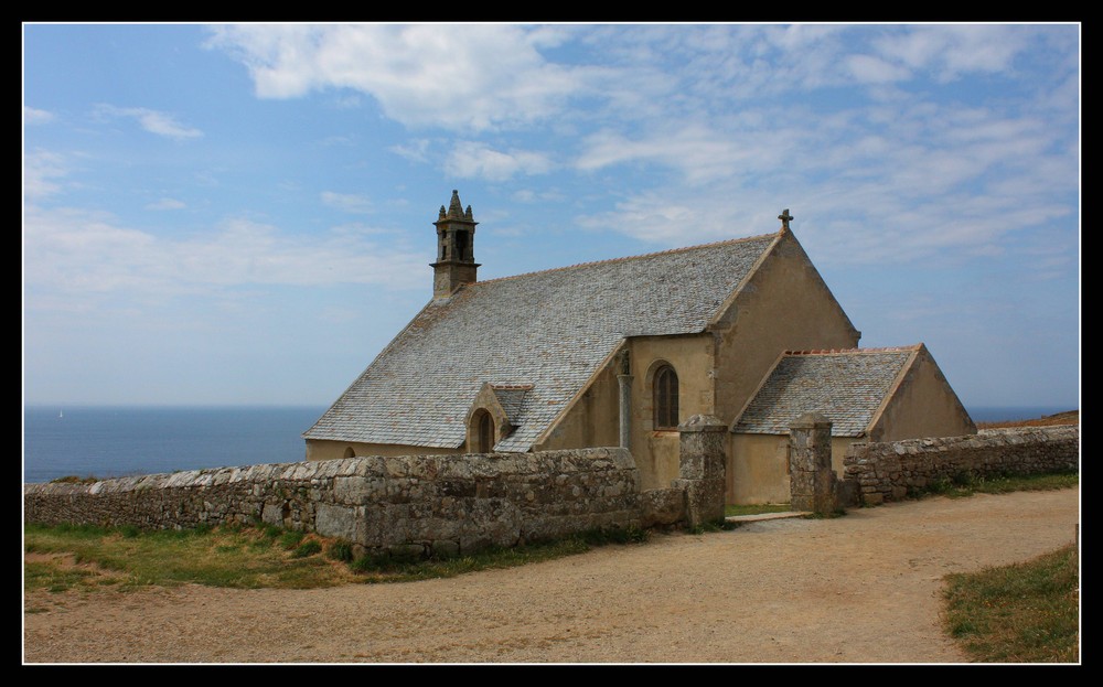 " La chapelle St They, à la pointe du Van "