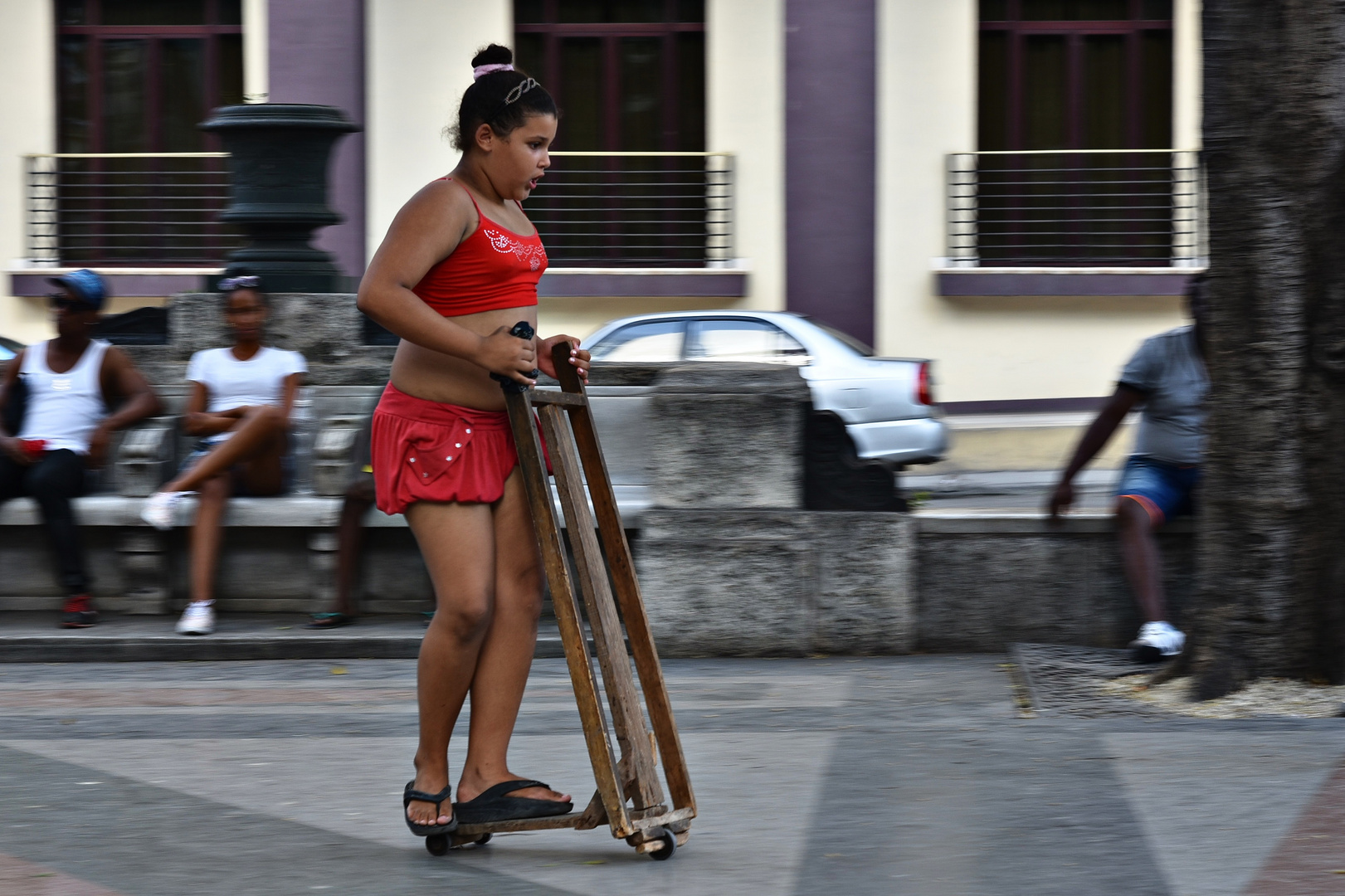 la chica con la patineta