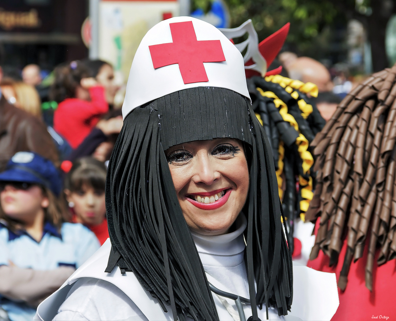 La Chica de la Cruz Roja