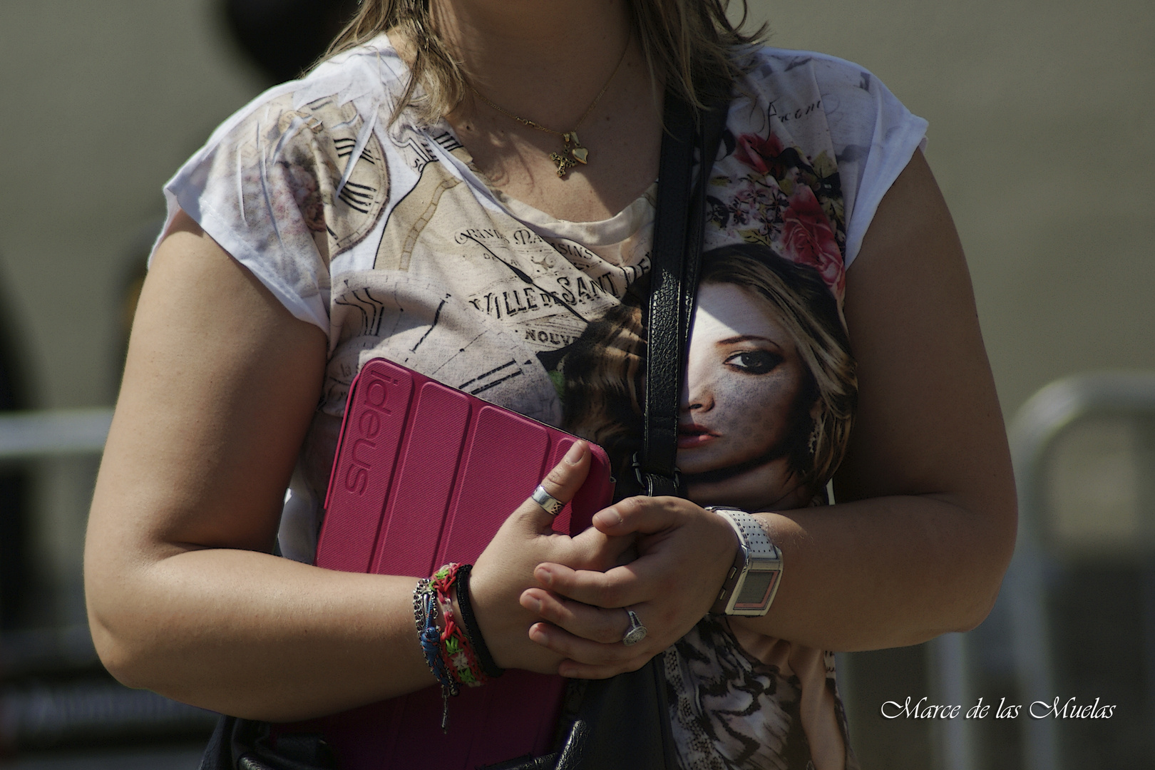 ...la chica del ojo...