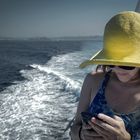 La chica del sombrero amarillo.