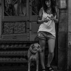 'La chica y el perro'