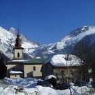 La chiesa Argentière - costodisce una pala- in stile piemontese - è del XVIII secolo.