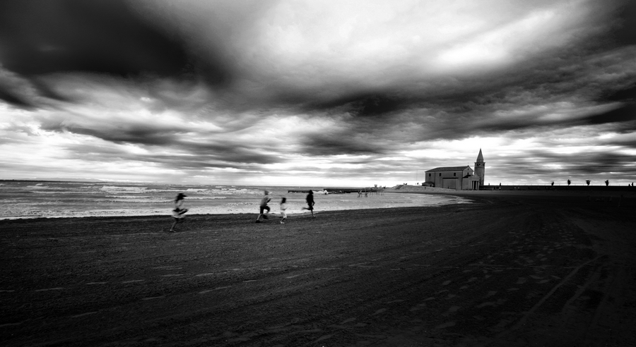 la chiesa sulla spiaggia