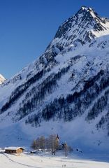 La chiesetta e la montagna