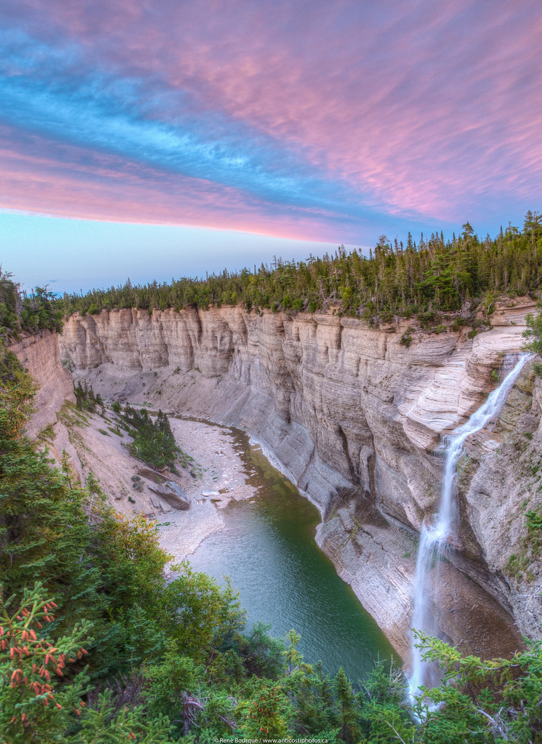 La chute et canyon Vauréal, île Anticosti