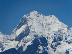 La cima del Nevado Yerupaya, vista con teleobiettivo