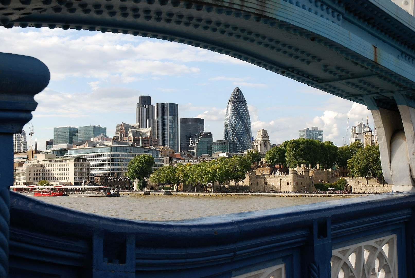 La city vue du Tower Bridge