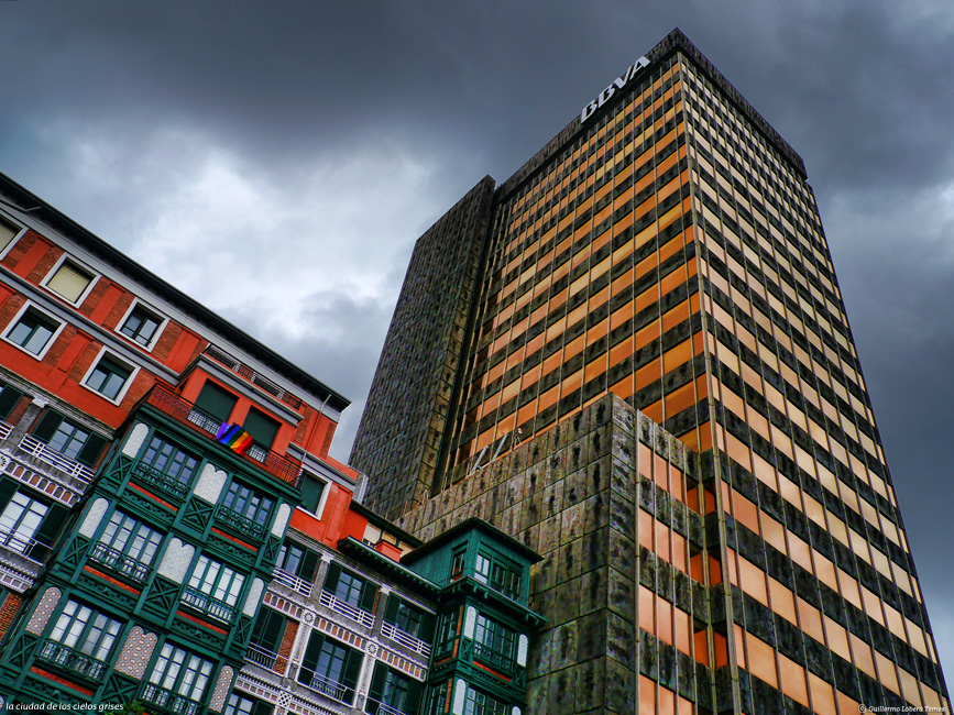 la ciudad de los cielos grises