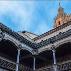 La Clerecía desde el patio de la Casa de las Conchas