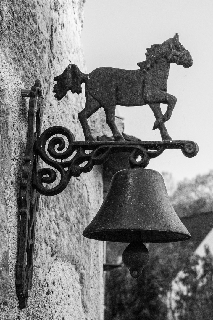 La cloche et le cheval