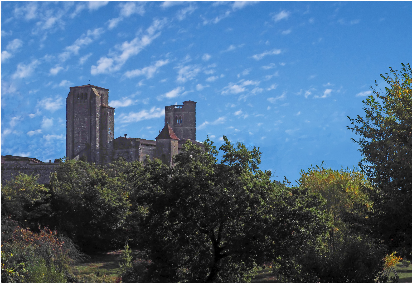 La Collégiale Saint-Pierre de la Romieu à l‘automne