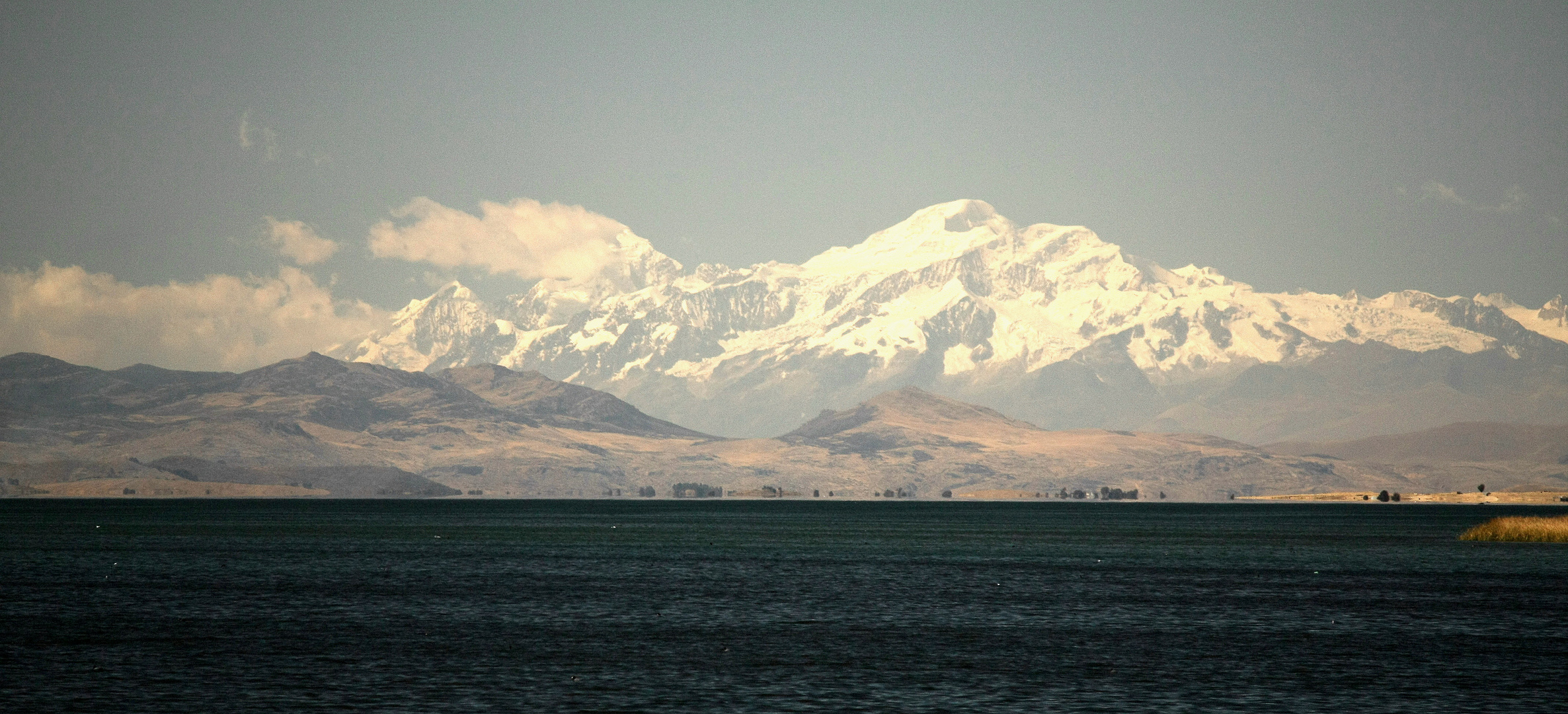 La cordillère des Andes ( 7000 m )et la lac Titicaca( 4200 m )