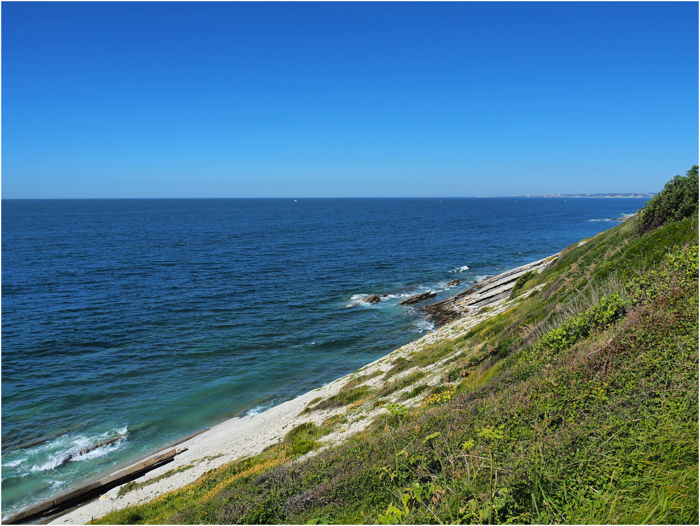 La Corniche Basque à marée haute