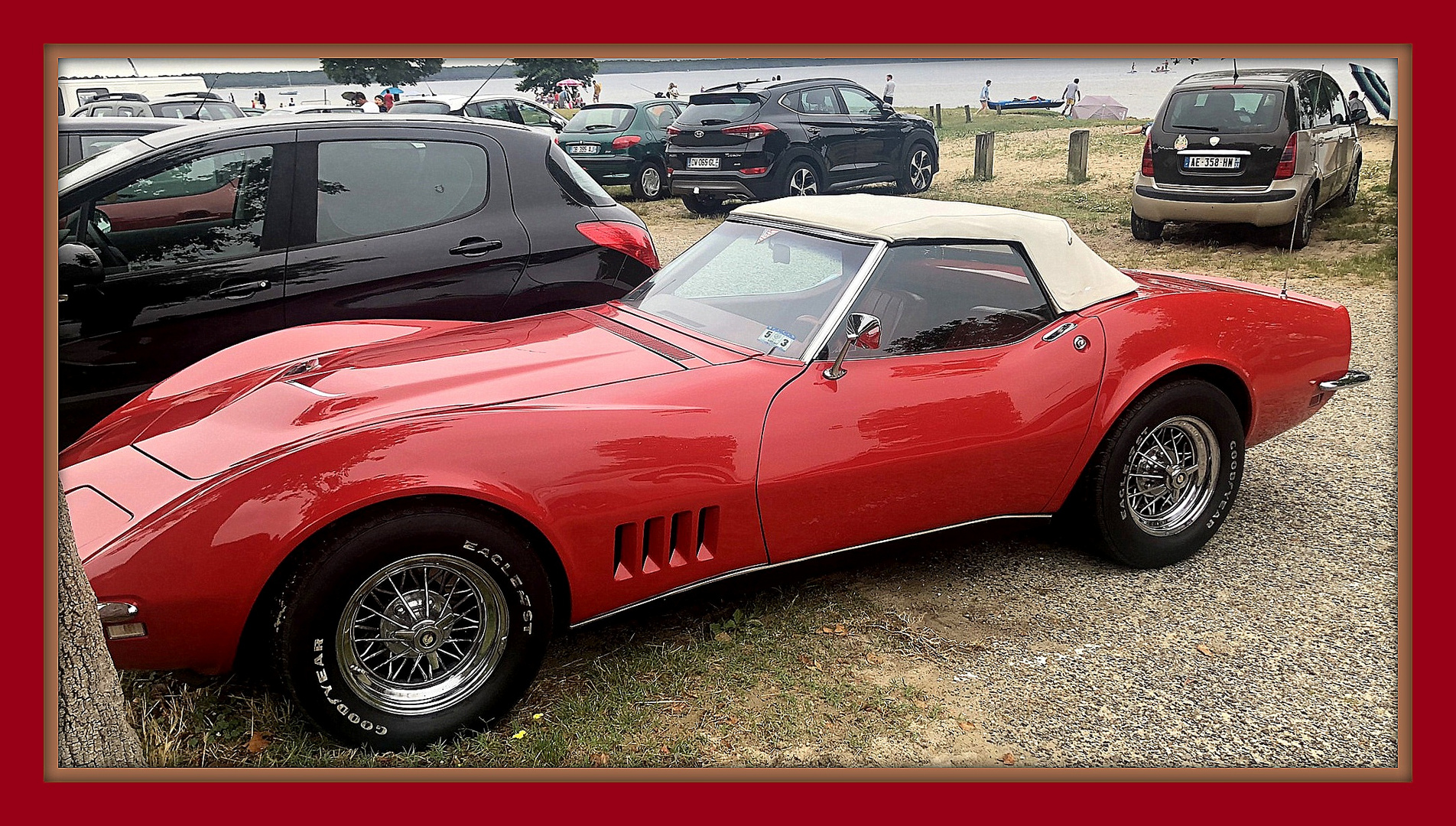 la corvette ancienne rouge ! 