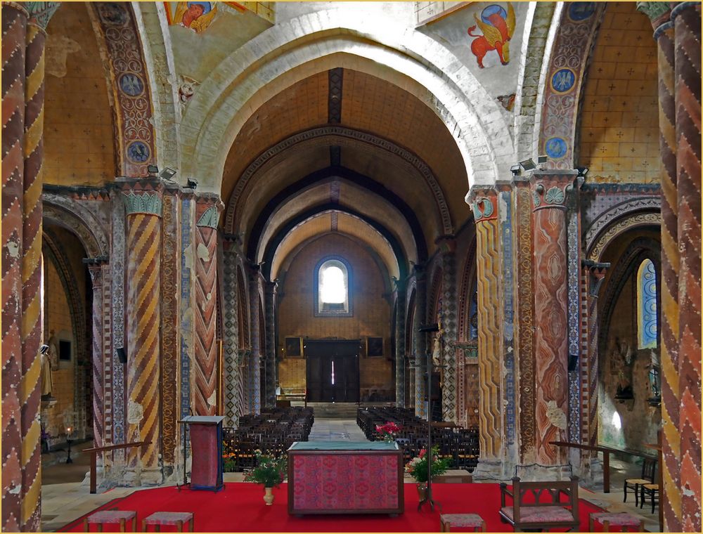 La croisée du transept et la nef vus du chœur