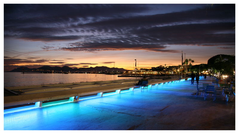 La Croisette en bleu