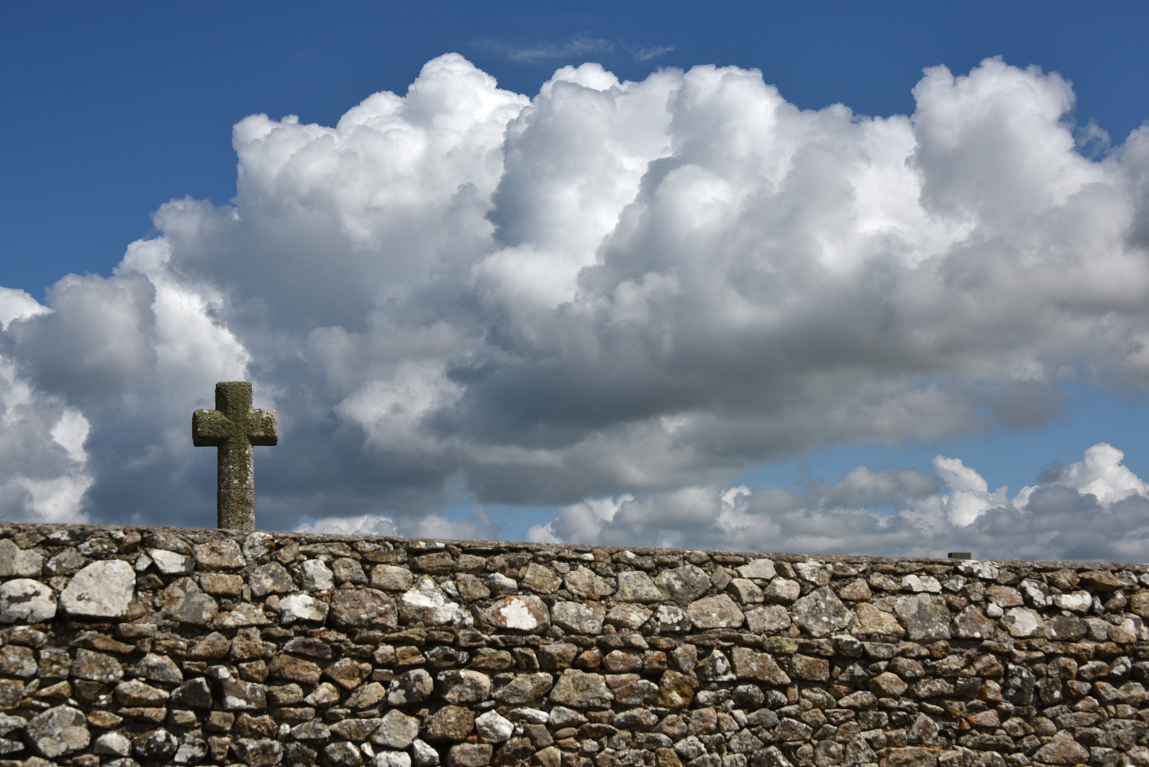 La croix sur nuages