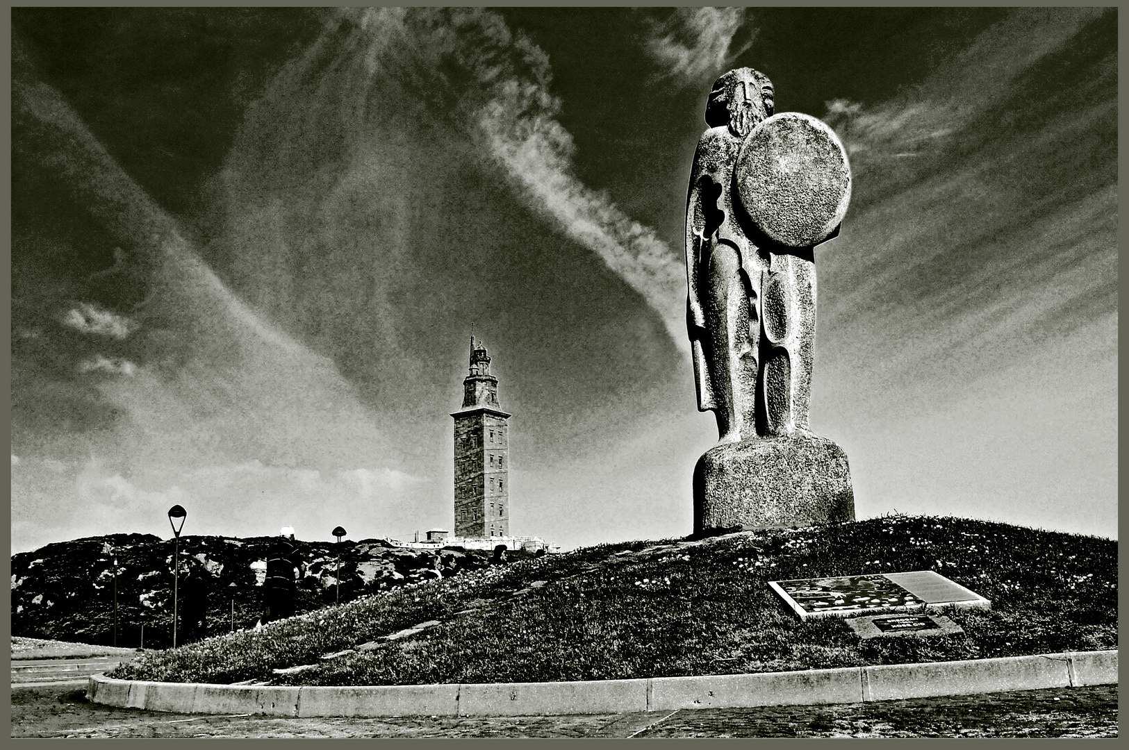 La Curuña..... Dalla statua di Beogan alla Torre d'Ercole.......