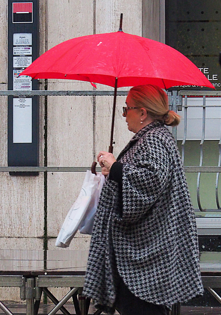 La dame au parapluie rouge, pour le lundi