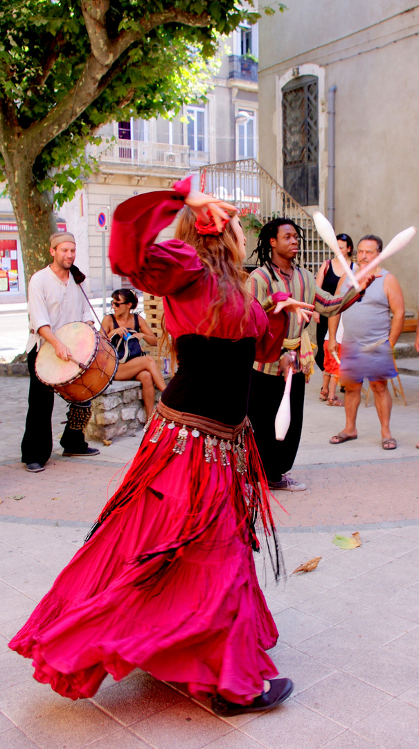 La danseuse et le jongleur ....