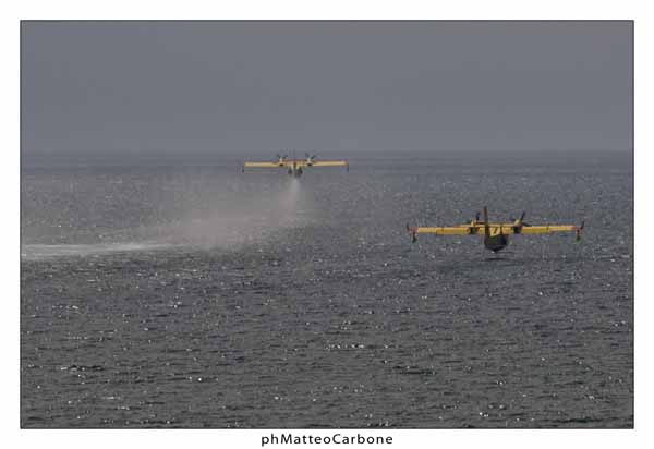 La danza dei Canadair