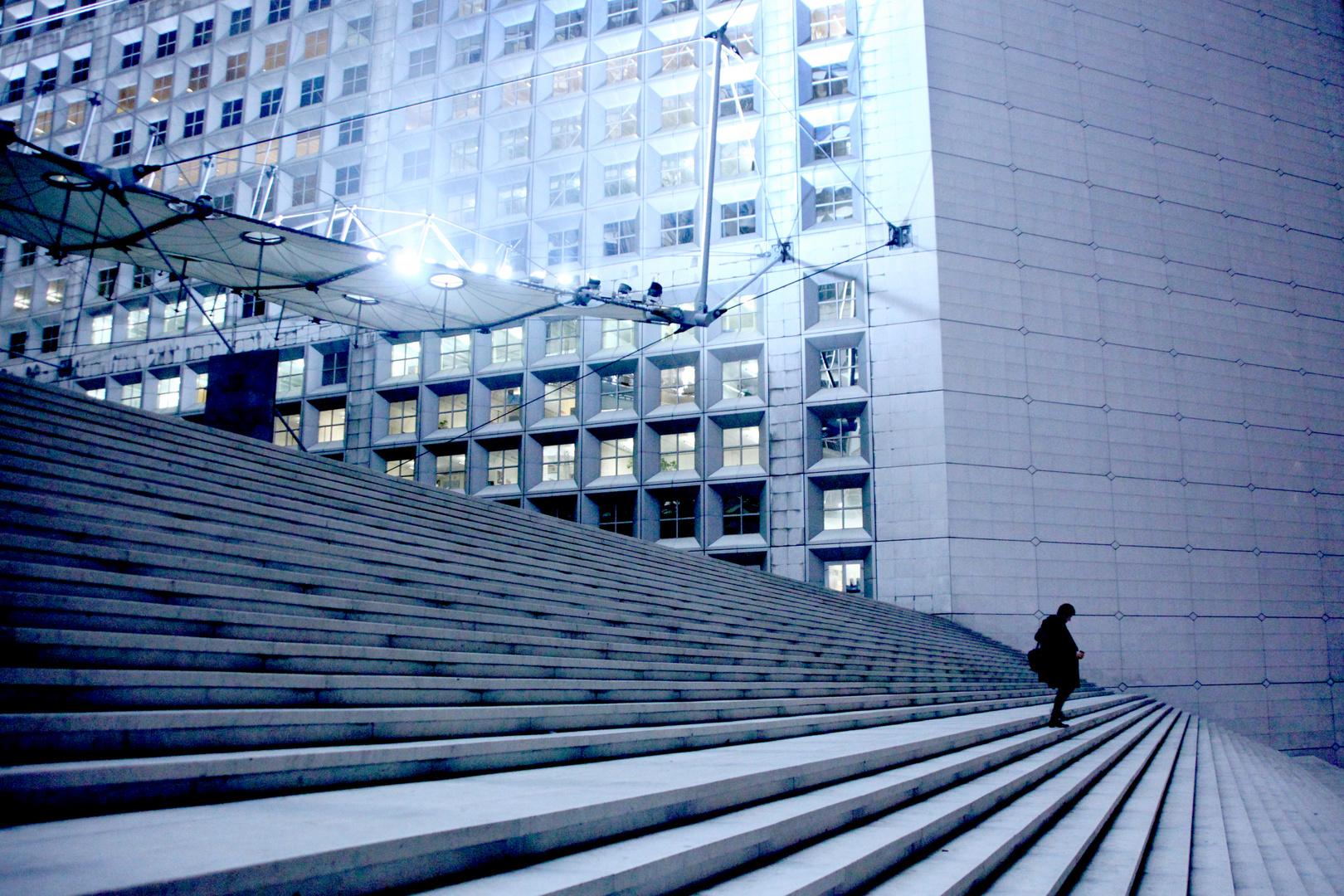 la défense at night