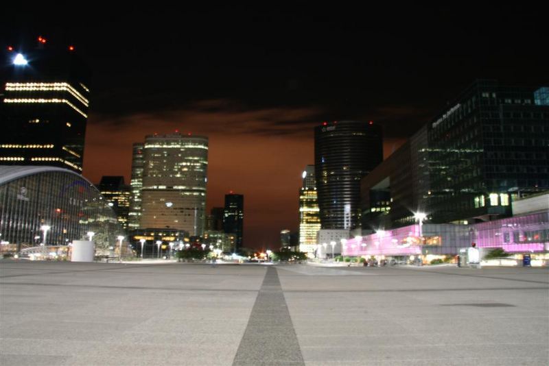 La Défense bei Nacht