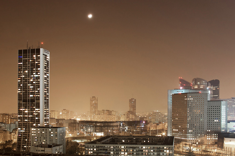 La Défense la nuit