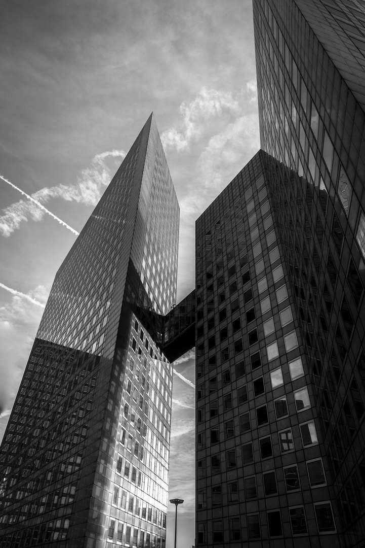 La Défense - "Leaning"