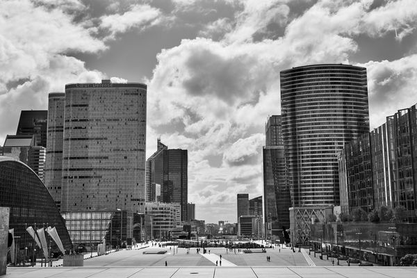 La Defense mit Arc de Triomphe 