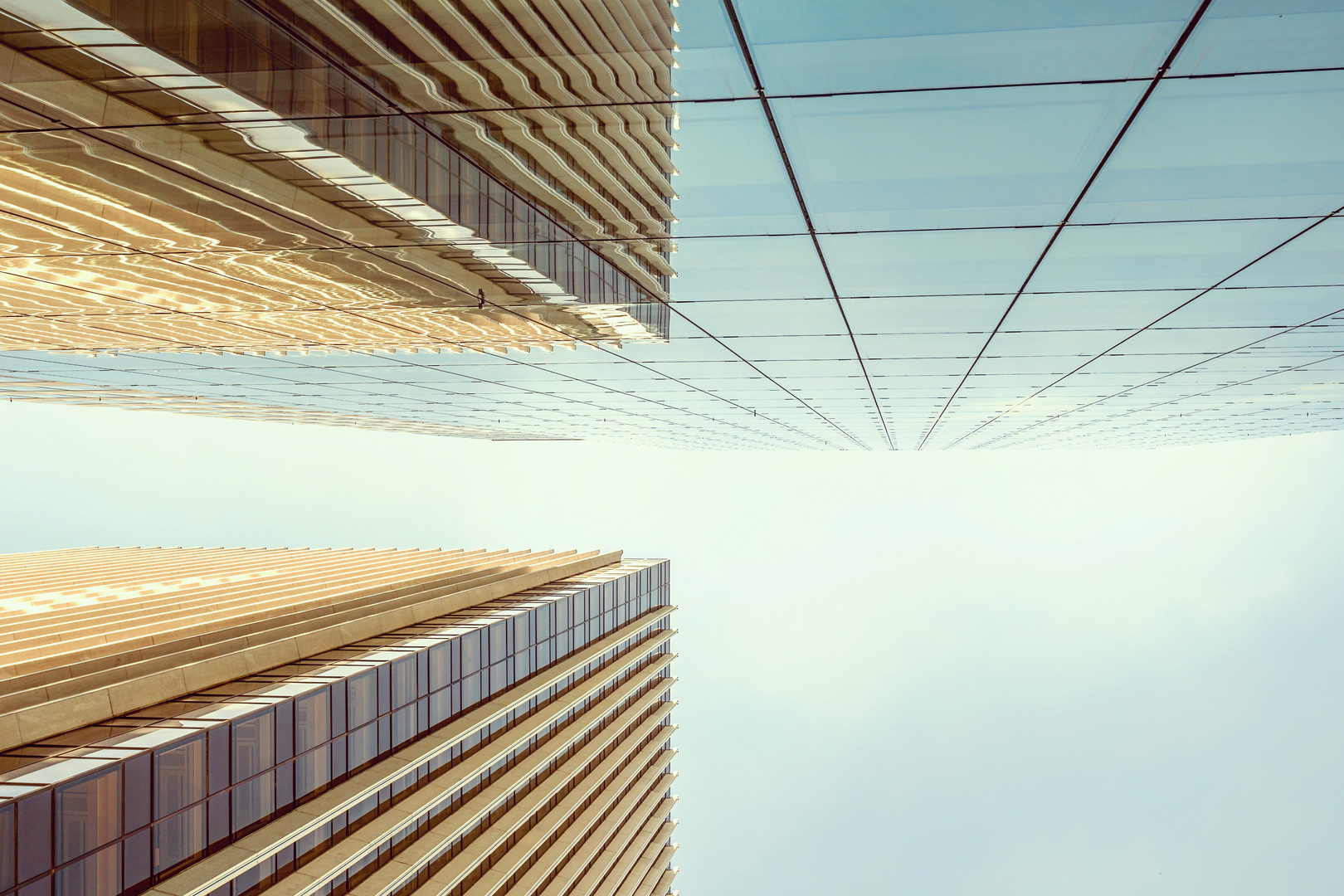 La Défense und ihr Spiegelbild