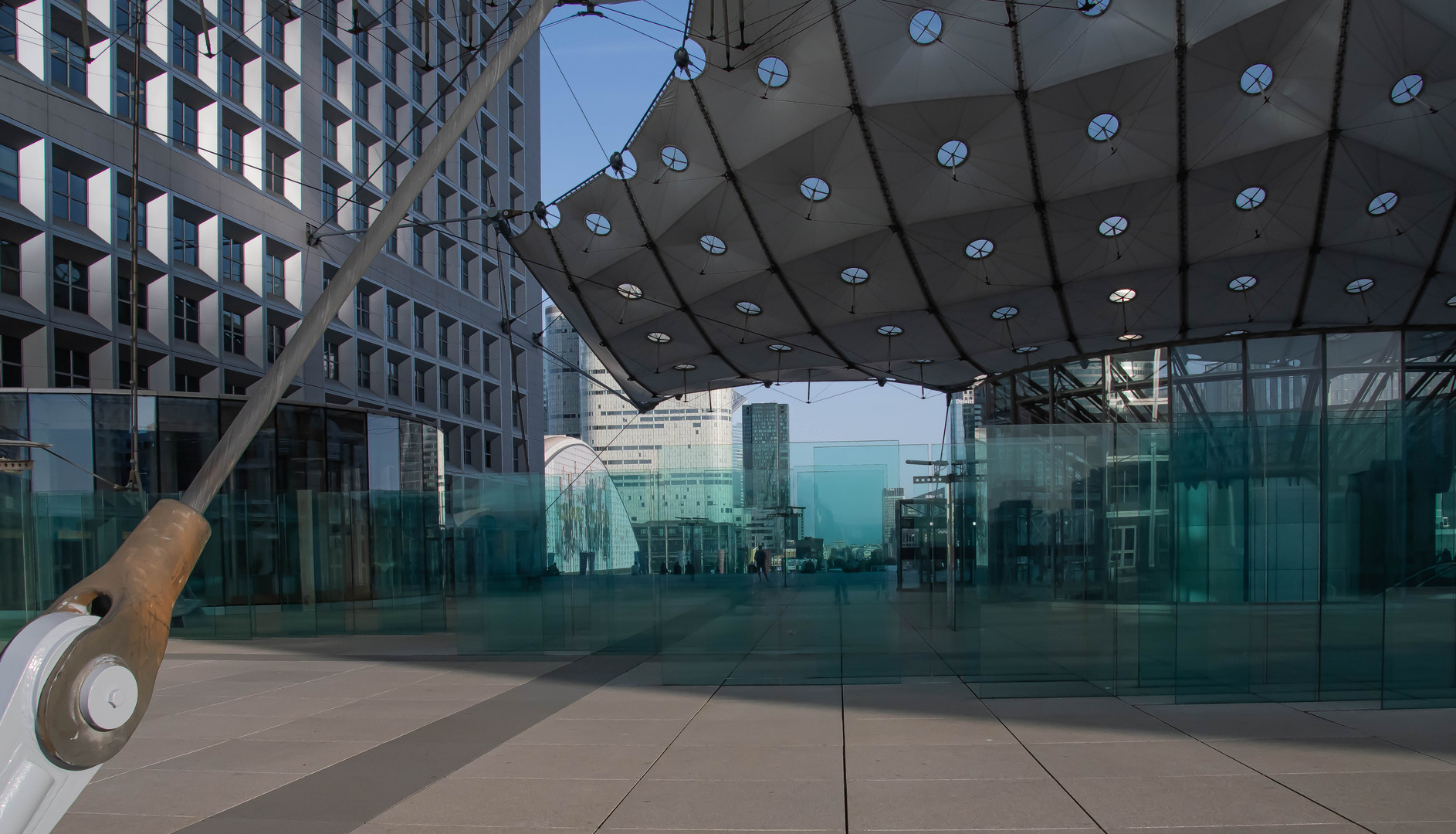 LA DÉFENSE BLAU-GRÜN