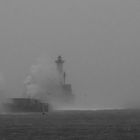 la digue et le caisson sous la tempête