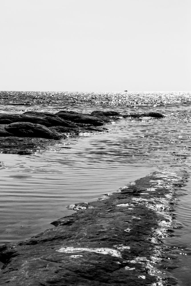 là dove il mare luccica e tira forte il vento