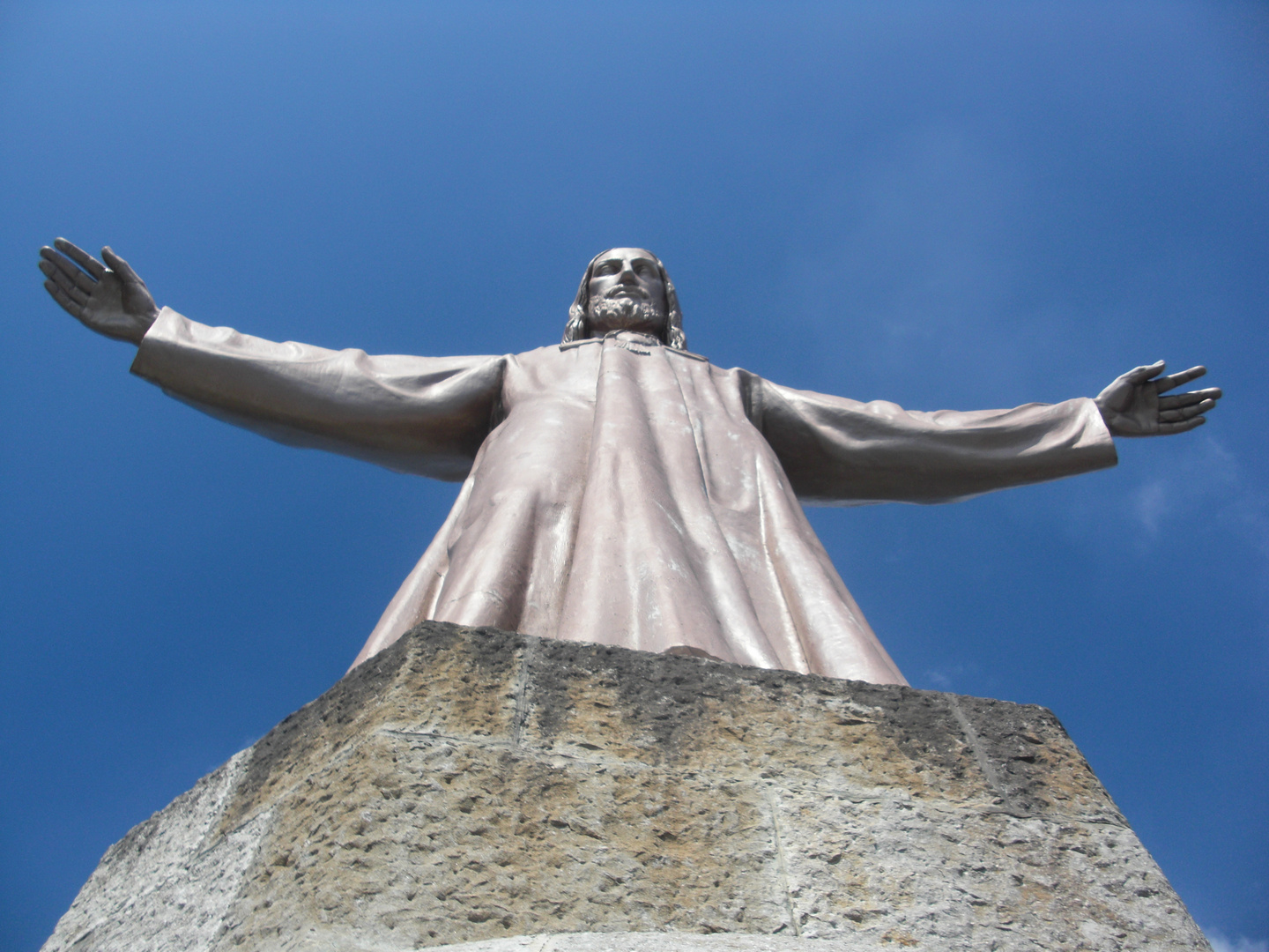 LA ESTATUA DEL SAGRADO CORAZÓN