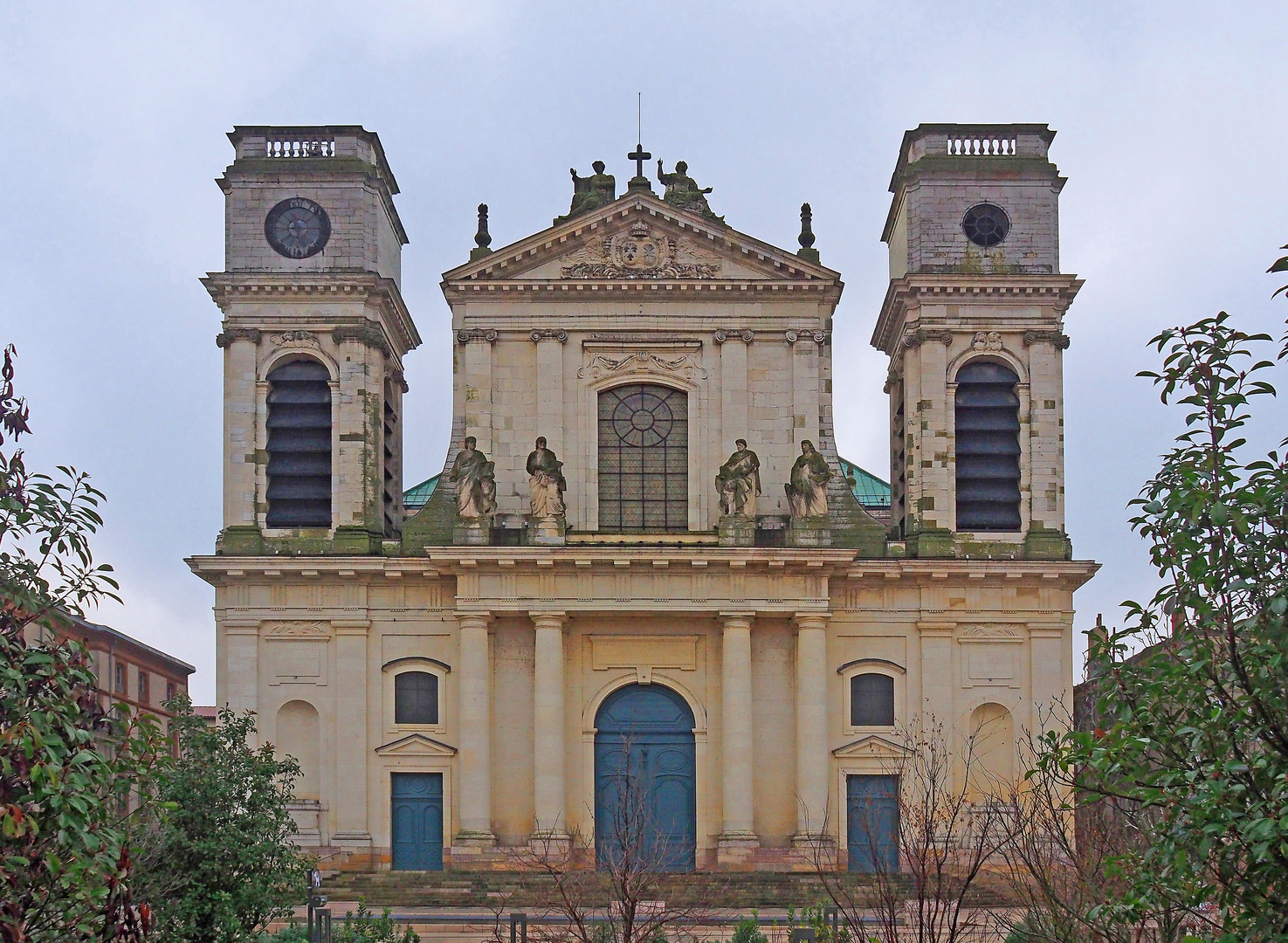 La façade de la Cathédrale Notre-Dame de l’Assomption